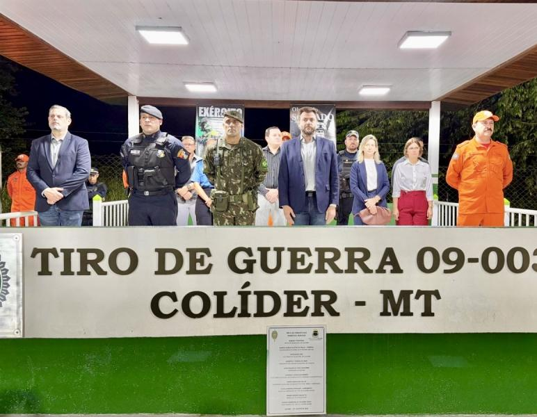 Civismo em Colíder: Prefeito Rodrigo Benassi prestigia formatura de 50 novos atiradores do Tiro de Guerra Civismo em Colíder: Prefeito Rodrigo Benassi prestigia formatura de 50 novos atiradores do Tiro de Guerra