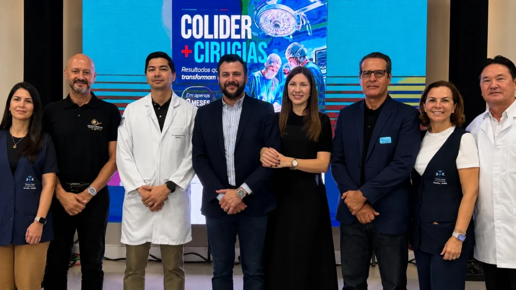 Prefeito Rodrigo Benassi e integrantes do projeto Neurocirurgiões do AR style=